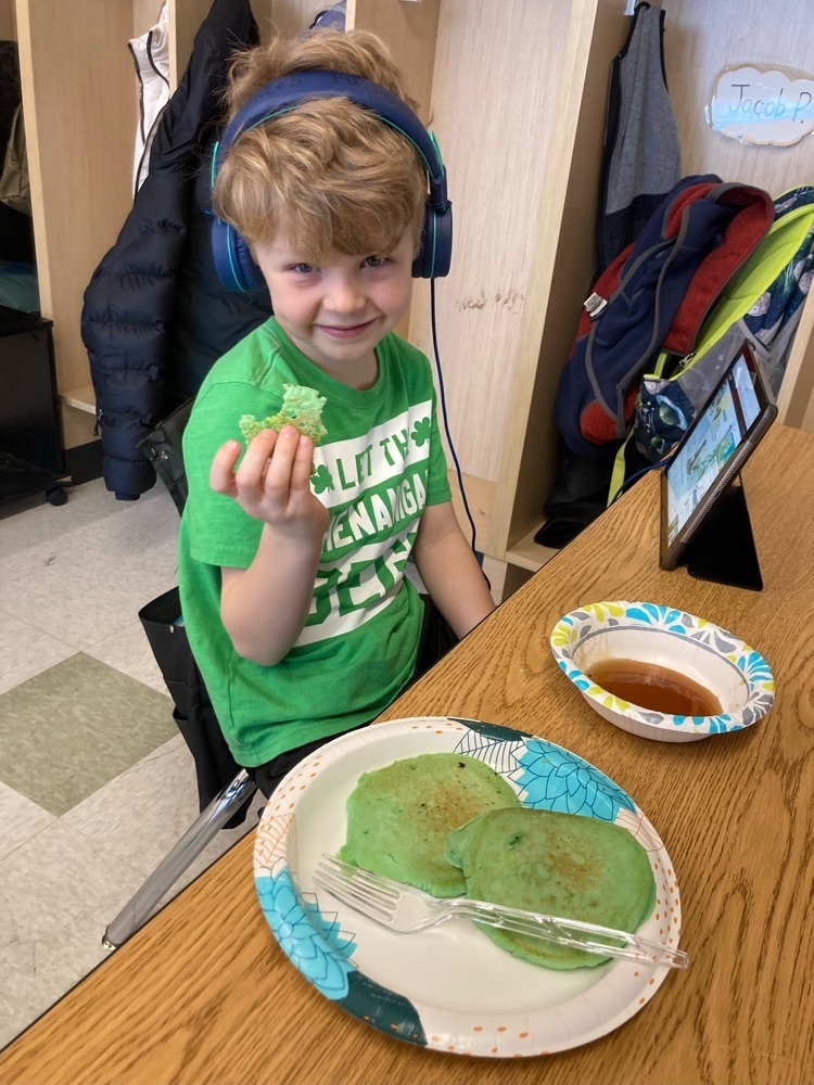 Jacob made green pancakes for books and breakfast time 